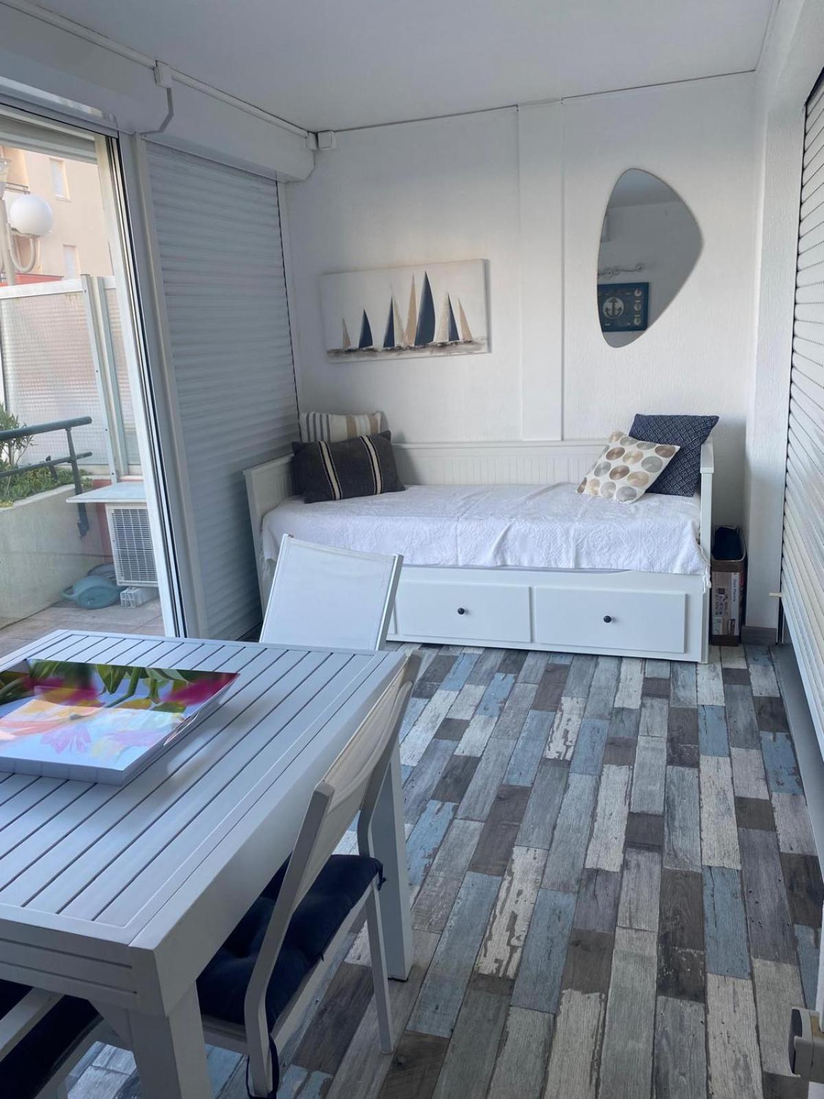 Appartement Vue Mer Сет Экстерьер фото